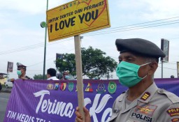 Apresiasi Tenaga Medis Covid-19, Forkopimda Pasuruan Berikan APD