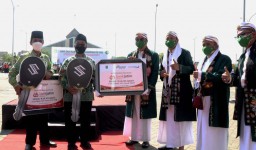 Bank Jatim Serahkan Bantuan 2 Unit Mobil Wak Muqidin untuk Kabupaten Pasuruan
