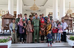 Warga Ponorogo Korban Konflik Wamena Terima Bantuan Uang Tunai