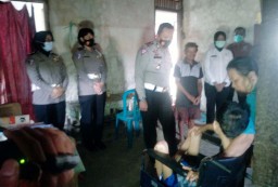 Polisi Beri Bantuan Pria di Magetan yang 35 Tahun Lumpuh
