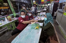 Wow! Pria asal Lamongan Tukar Mobil CRV dengan Sepasang Love Bird di Surabaya