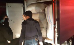 Mobil Box Berisi 1,2 Ton Tembakau Ilegal Diamankan di Malang