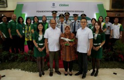 Konsistensi Risma Memutus Rantai Kemiskinan dengan Beasiswa Pendidikan