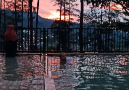 Sensasi Berendam di Jacuzzi Pacet, Penat dan Capek Langsung Hilang