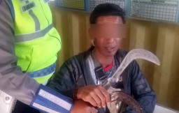 Biker Pembawa Celurit dan Sabu Terjaring Operasi Patuh di Pasuruan