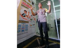 Ingat! Masuk ke Mapolrestabes Surabaya Wajib Lalui Lorong Disinfektan