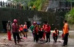 Bocah SD di Blitar yang Tenggelam dalam Sungai Ditemukan Meninggal