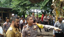 Polisi Bongkar Bangunan Sarang Judi Ayam di Probolinggo