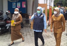 Sembuh dari Covid-19, Khofifah Tinjau Vaksinasi di Kota Mojokerto