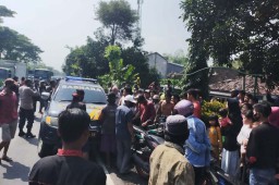 Duh... Bu Kades di Pasuruan Tepergok Berduaan dengan Perangkat Desanya