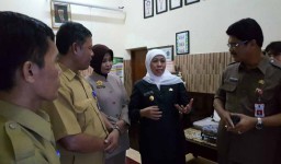 Foto: Gubernur Khofifah Sidak Ujian di SMA Komplek Surabaya
