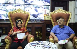 Polling Calon Wali Kota Surabaya: Eri Tempel Ketat Hendro