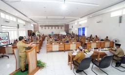Pendidikan Jarak Jauh Masih Berjalan, Bupati Anas Memotivasi Para Guru