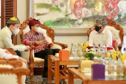 Teten Masduki Puji Cara Banyuwangi Kembangkan UMKM Batik