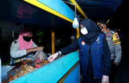 Selain Siapkan Bantuan Uang, Banyuwangi Gerakkan ASN Borong Dagangan PKL