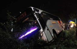 Bus Eka Seruduk Dua Motor di Sidoarjo, Satu Orang Tewas