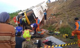 Kecelakaan Bus Kramat Jati di Tol Sumo Dipicu Sopir Mengantuk