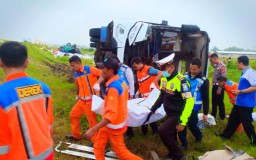 Bus Pariwisata Tabrak Truk di Tol Nganjuk-Madiun, Satu Orang Tewas