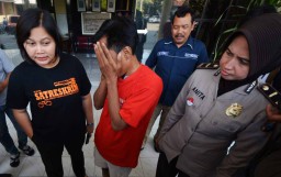 Sebelum Dirudapaksa, Mahasiswi Itu Disiksa Pacarnya