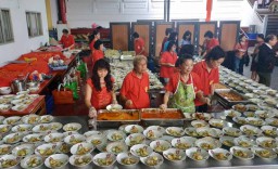Tradisi Cap Go Meh, Menikmati Hidangan di Tengah Perbedaan