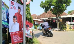 Baliho Capres-Cawapres Fiktif Dildo Sempat Terpasang di Ponorogo