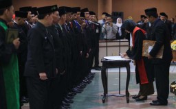 Dilantik, Anggota DPRD Ponorogo Dapat Pin Emas dan Kuningan