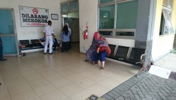 Keluarga Korban Kecelakaan Toyota Innova vs Truk di Tol Sumo Histeris