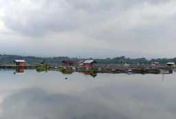Badai 'Sapon' Bikin Petani Keramba Ikan di Danau Ranu Merugi