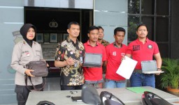 Terlalu, Dua Debt Collector ini Tendang Korban saat Tarik Motor
