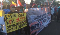 Masyarakat Arus Bawah Surabaya Gelar Aksi Dukung Revisi UU KPK