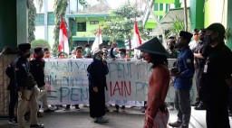 Mahasiswa IAIN Ponorogo Tuntut Pengurangan UKT 50 Persen