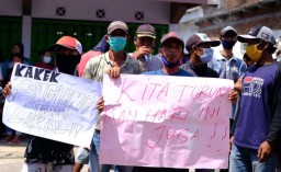 Warga Tuntut Kades di Malang Dicopot: Kakek Sugiono Versi Lokal