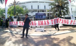Pemberian Penghargaan Perusahaan Tambang Emas Tumpang Pitu Diprotes