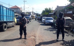 Detik-detik Densus 88 Geledah Tempat Kerja Terduga Teroris di Surabaya