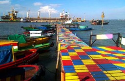 Kenalkan, Ini Dermaga Penuh Warna di Kroman, Gresik