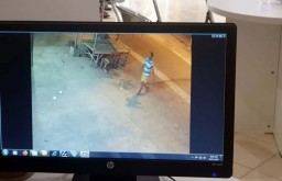 Ini Penampakan Diduga Perekam dan Pelaku Onani di Bilik ATM