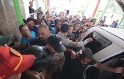 Heboh Wanita Diduga Penculik Anak Dikepung Warga di Surabaya