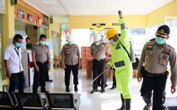 Ruang Pelayanan Mapolresta Sidoarjo Disemprot Disinfektan Cegah Corona