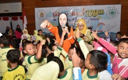 Keseruan Siswa TK Mendengar Dongeng Semut dari Istri Bupati Trenggalek