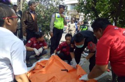 Motor Tabrak Trotoar di Surabaya, Driver Ojek Online Tewas