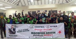 Giliran Driver Ojol Pendukung Machfud Arifin Gelar Donor Darah