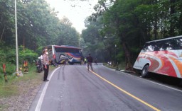 Dua Bus Terlibat Kecelakaan di Ngawi, 5 Orang Terluka