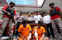 Dor! Dua Bandit Perampas HP Pelajar di Surabaya Ditembak
