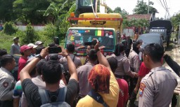 Eksekusi Rumah dan Lahan di Mojokerto Ditolak Warga: Tembak Saya Pak!