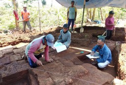 Ekskavasi Penemuan Batuan Kuno di Desa Langlang, Malang Dilanjutkan