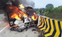 Mobil Elf Terbakar di Tol Madiun-Nganjuk, 3 Orang Tewas