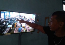 Emak-emak Tepergok Mencuri Dua Ekor Cumi-cumi, Bagaimana Nasibnya?