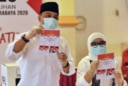 Nyoblos di TPS 25 Ketintang Selatan, Begini Kata Eri Cahyadi