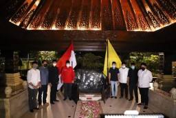 Sempat Ziarah Bareng Ketua DPRD, Wali Kota Surabaya Dipastikan Negatif Covid-19
