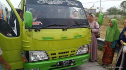 Sopir Tewas Diduga Serangan Jantung, Elf Serempet Bus di Tol Sumo